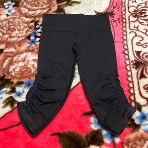 Lululemon Gray Women's Activewear Capri Leggins W/ Stitching Repair 12" Waist 2